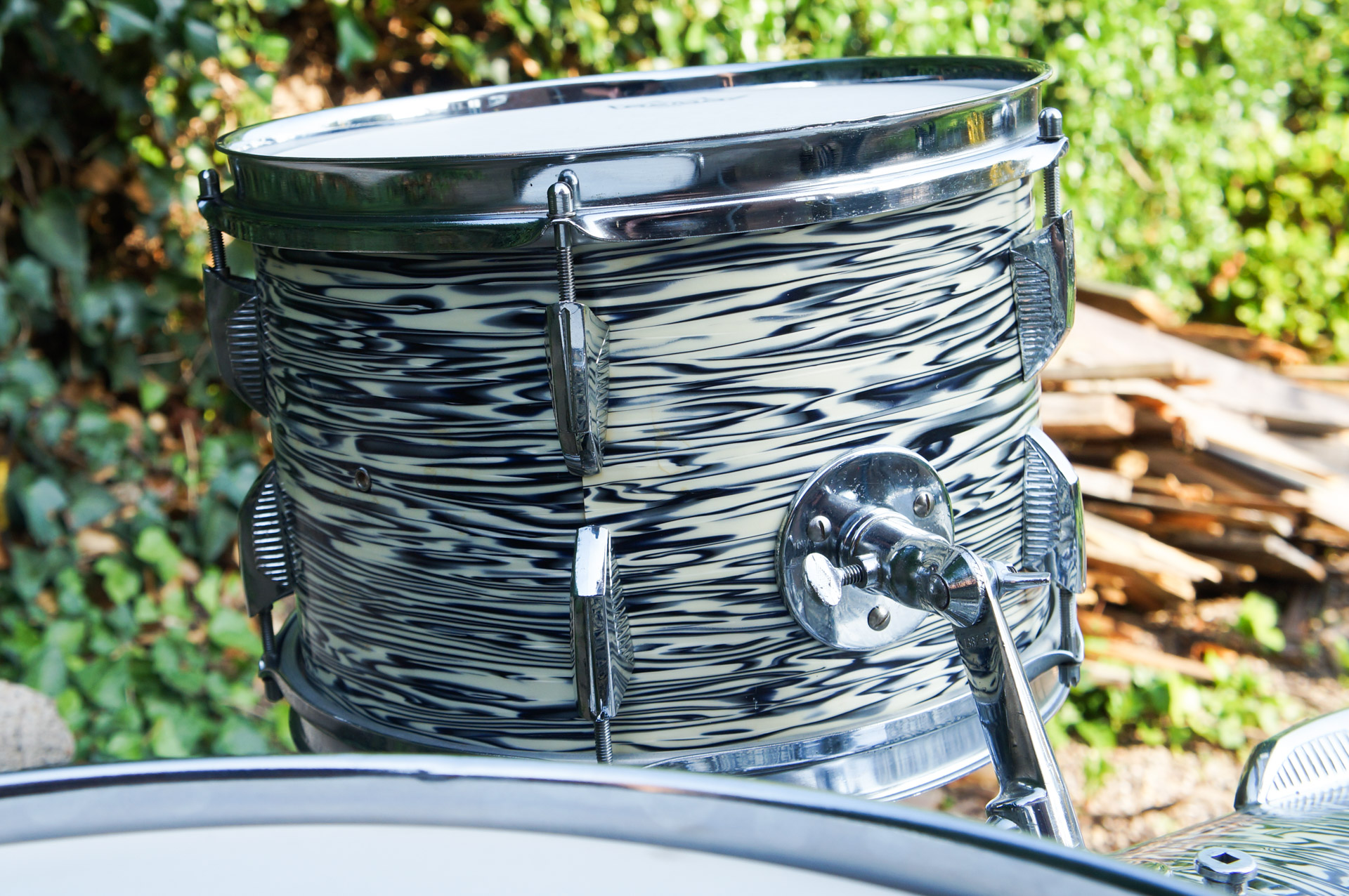 1960s-Beverley-99-Big-Beat-Outfit-Black-Oyster-Drum-Kit-10