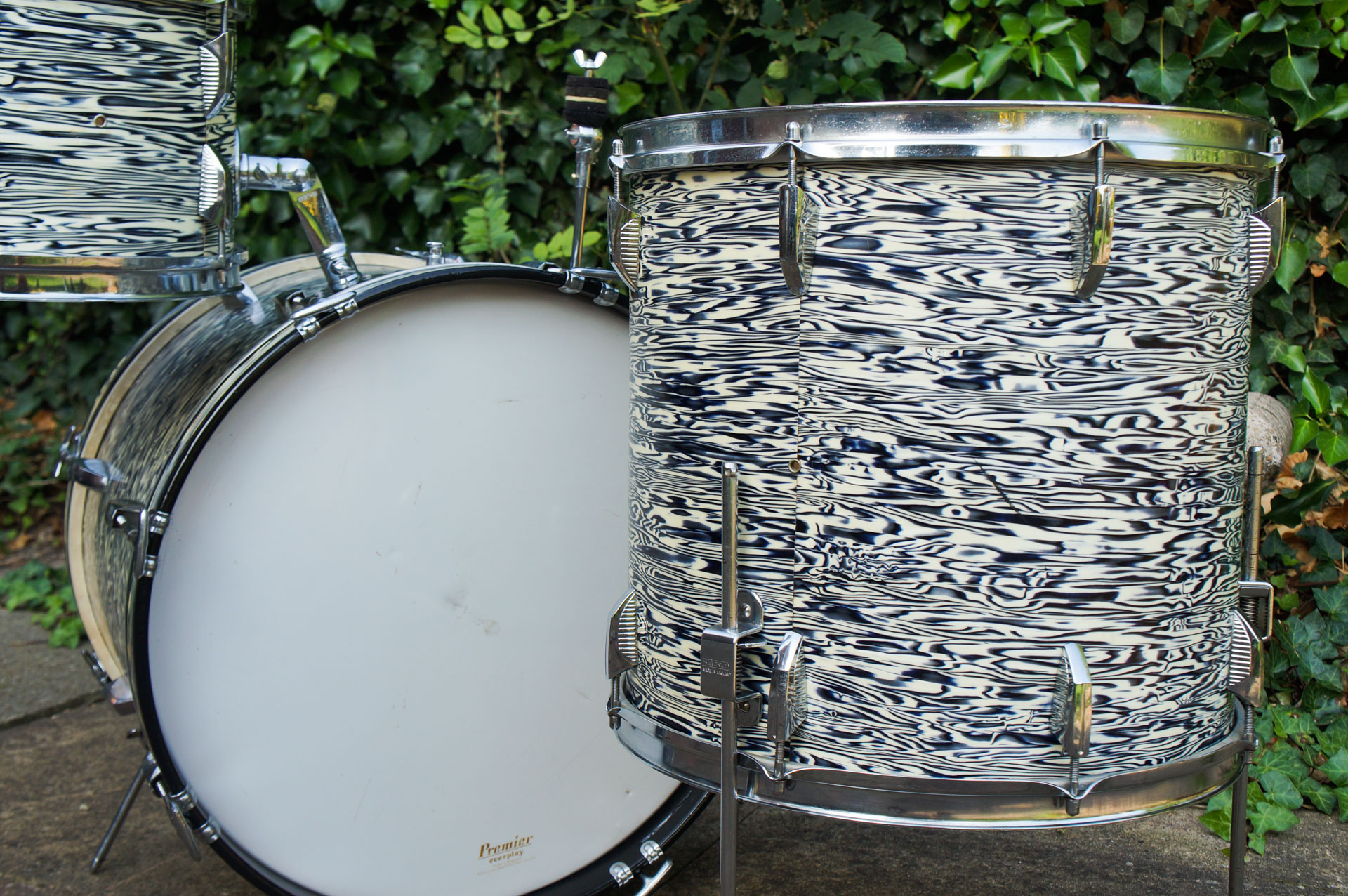 1960s-Beverley-99-Big-Beat-Outfit-Black-Oyster-Drum-Kit-16