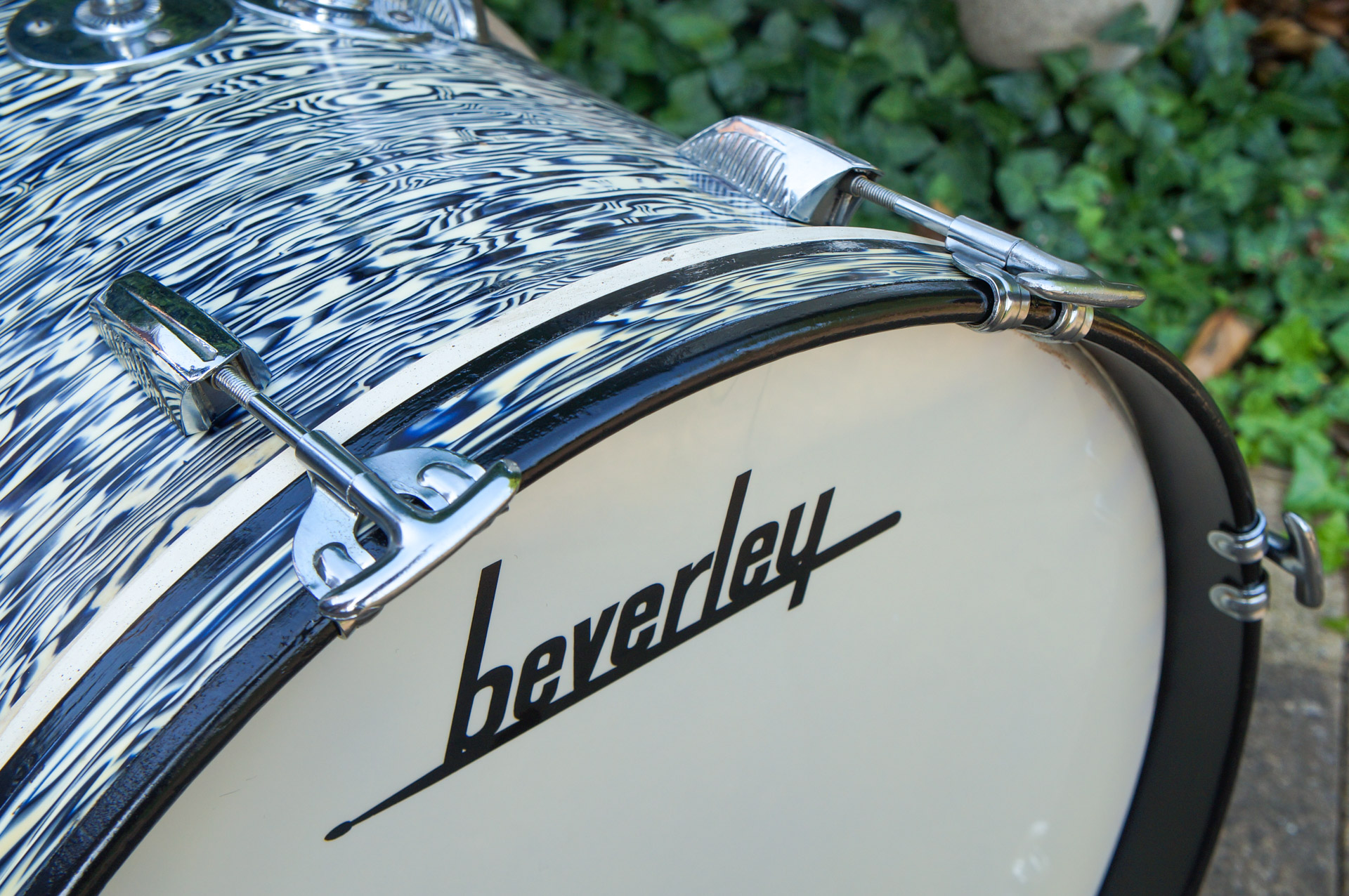 1960s-Beverley-99-Big-Beat-Outfit-Black-Oyster-Drum-Kit-4