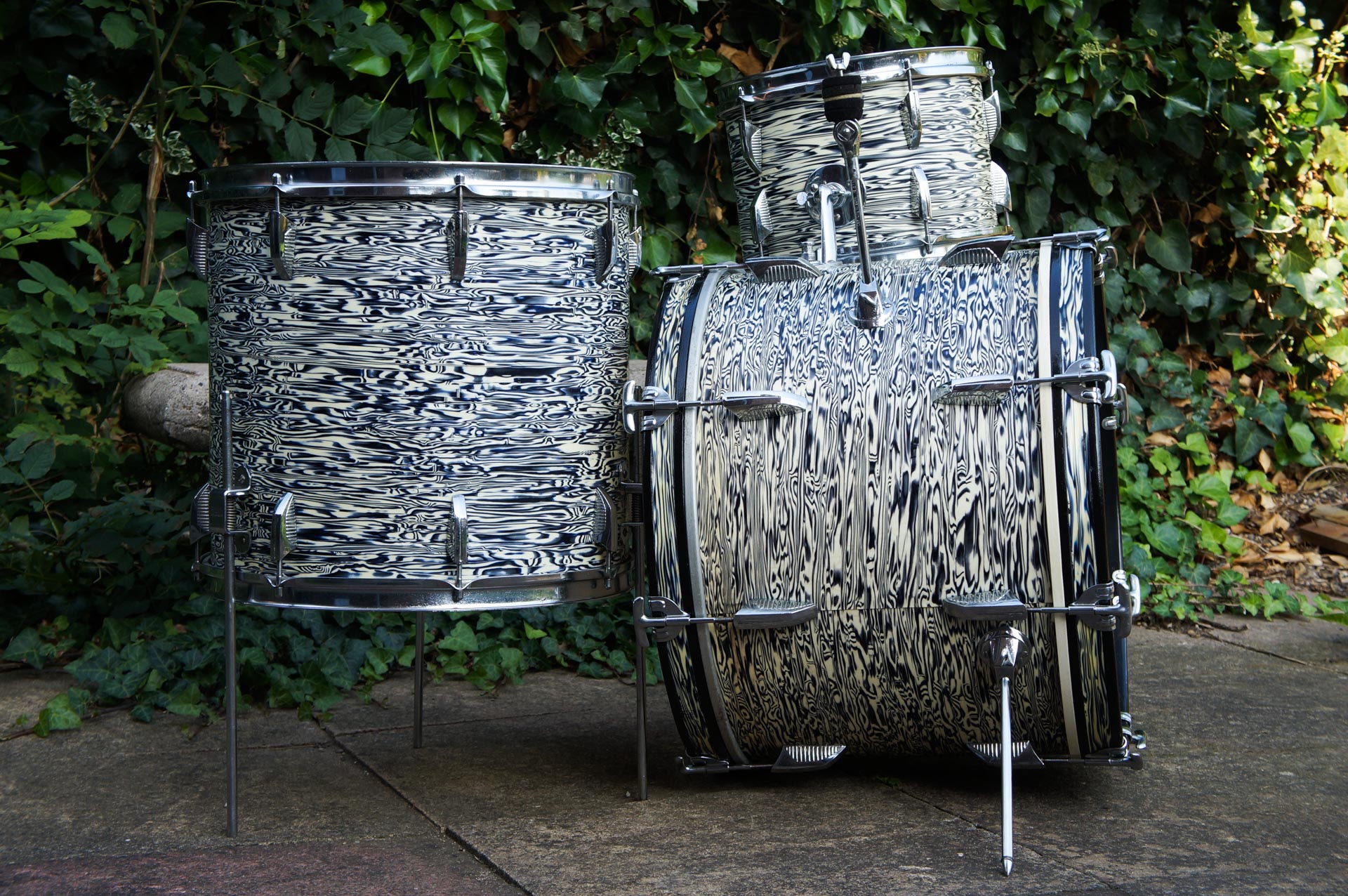 1960s-Beverley-99-Big-Beat-Outfit-Black-Oyster-Drum-Kit-6